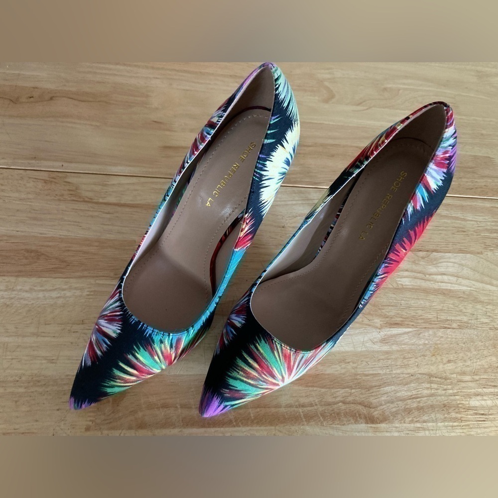 Shoe Republic LA colorful heels in size 9 with an approx 4 1/2 in heel - Picture 2 of 8